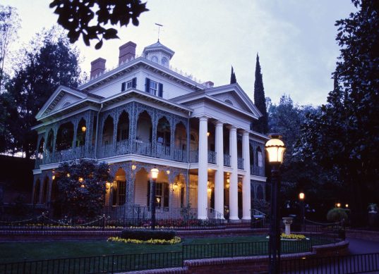 1970708870_DLR_Haunted_Mansion-exterior_dusk-e1481334240853